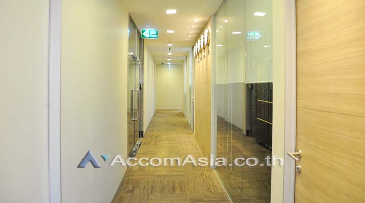 8  Office Space For Rent in Ploenchit ,Bangkok BTS Ploenchit at Q House Ploenchit Service Office AA10292